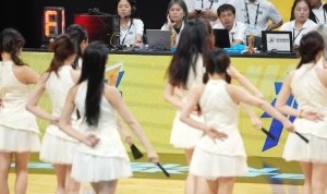 AUBL亚洲大学生篮球联赛半决赛开打 赛前精彩啦啦队表演来袭