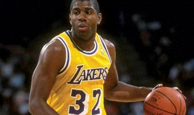 如果NBA历史上各位置最强的5个球员组队,能拿多少个冠军?