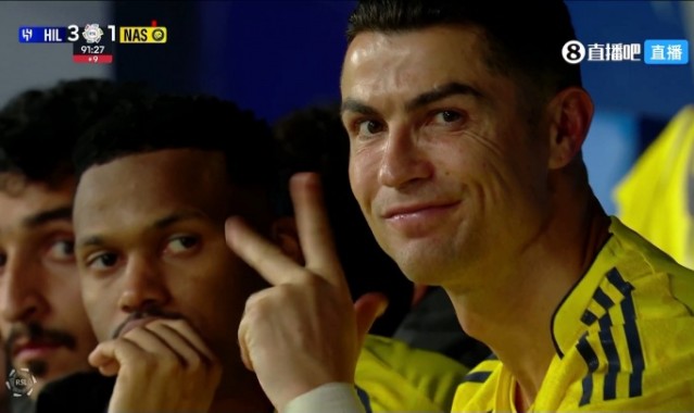 米兰体育注册-C罗做手势暗示被"偷窃"，拜因体育：C罗可能面临2至4场禁赛+罚款