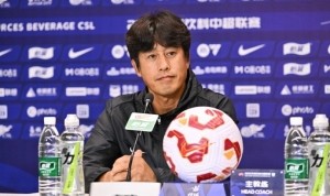 赛前新闻发布会：会全力以赴，专注打好每一场，做好当下该做的