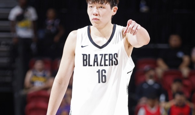 杨瀚森两战夏联后采访!不满体能篮板失误,揽责输球,亲承差距大
